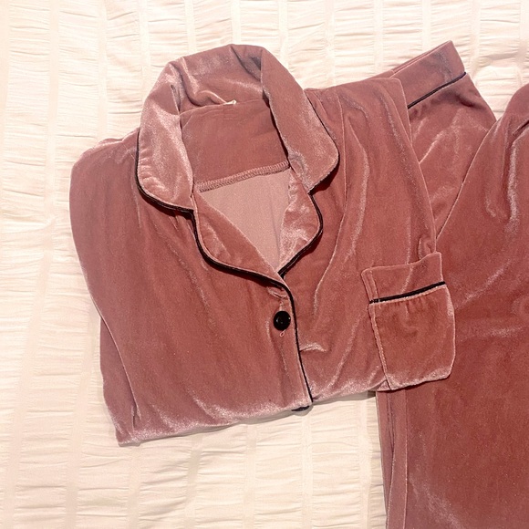 SHEIN Pink Velour Pajama Set - Picture 3 of 4